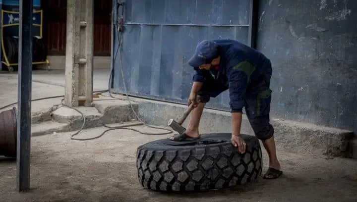 Replacing Unimog tyres in Morocco