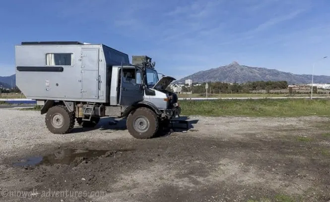 the inconvenience of a Unimog broken throttle cable