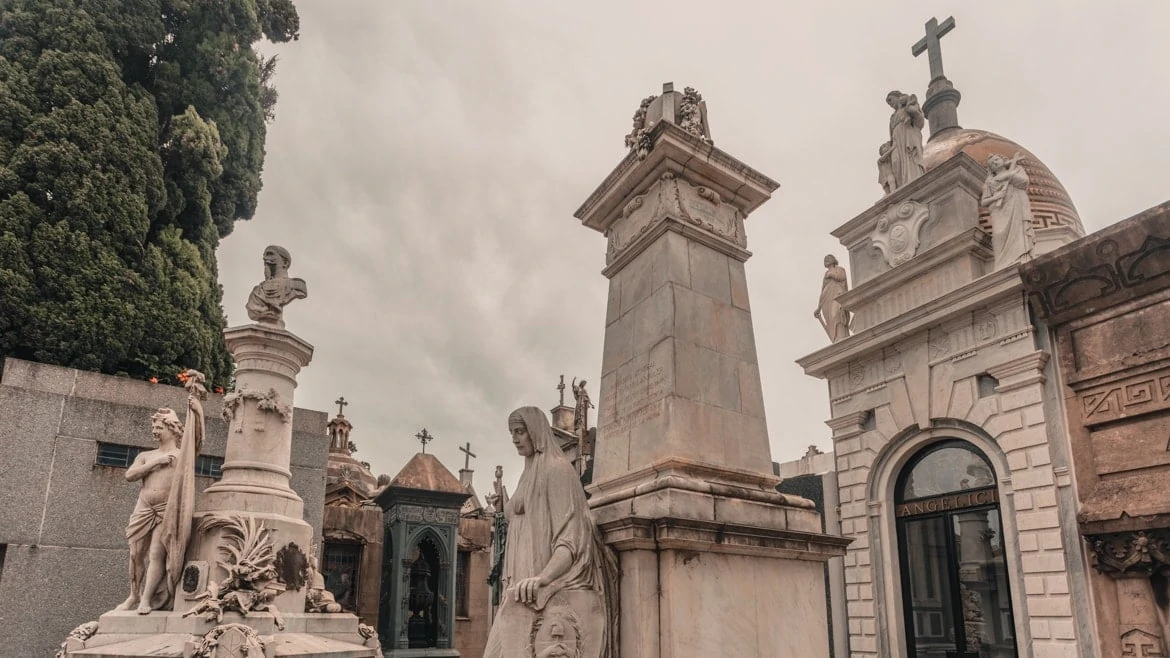 La Recoleta Cemetery and neighbourhood guide