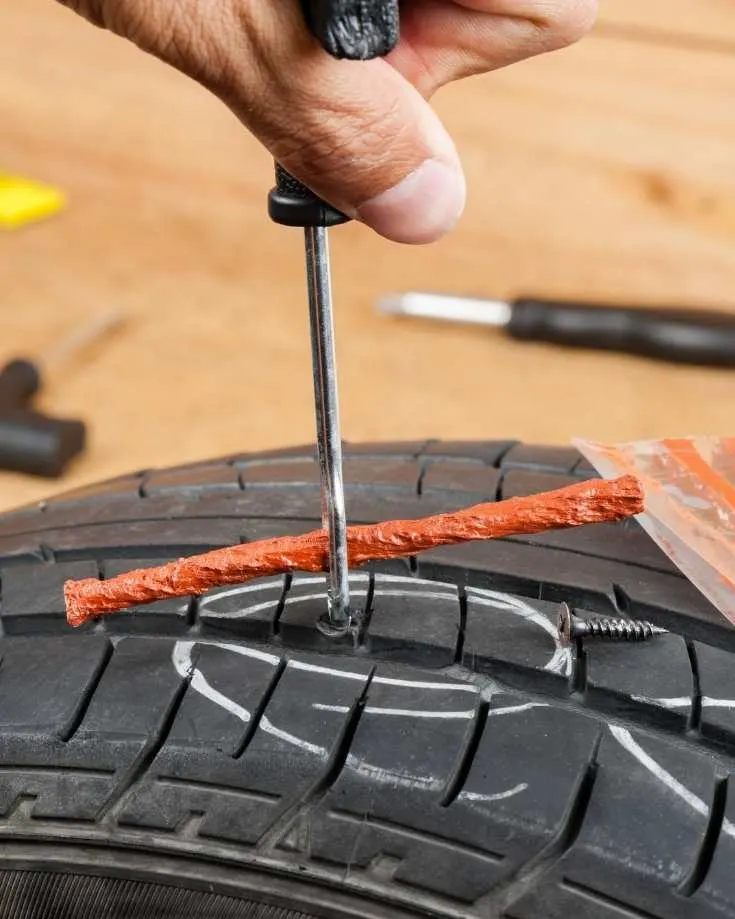 Tyre repair kit - plug