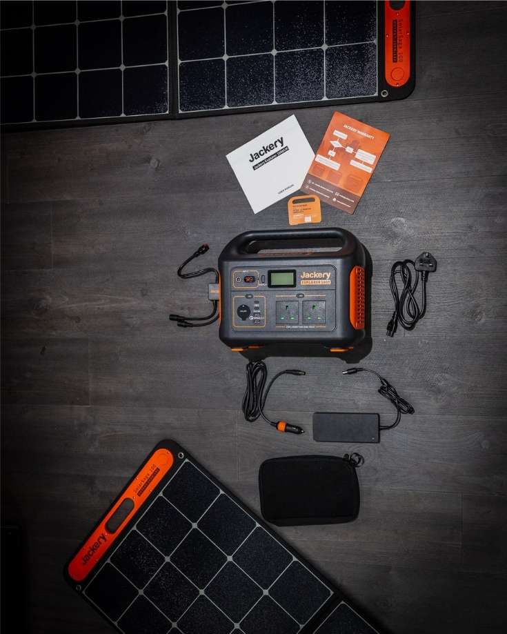Jackery 1000 portable solar generator - The content of the box