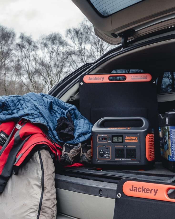 Charging the Jackery 1000 from the car's 12v outlet