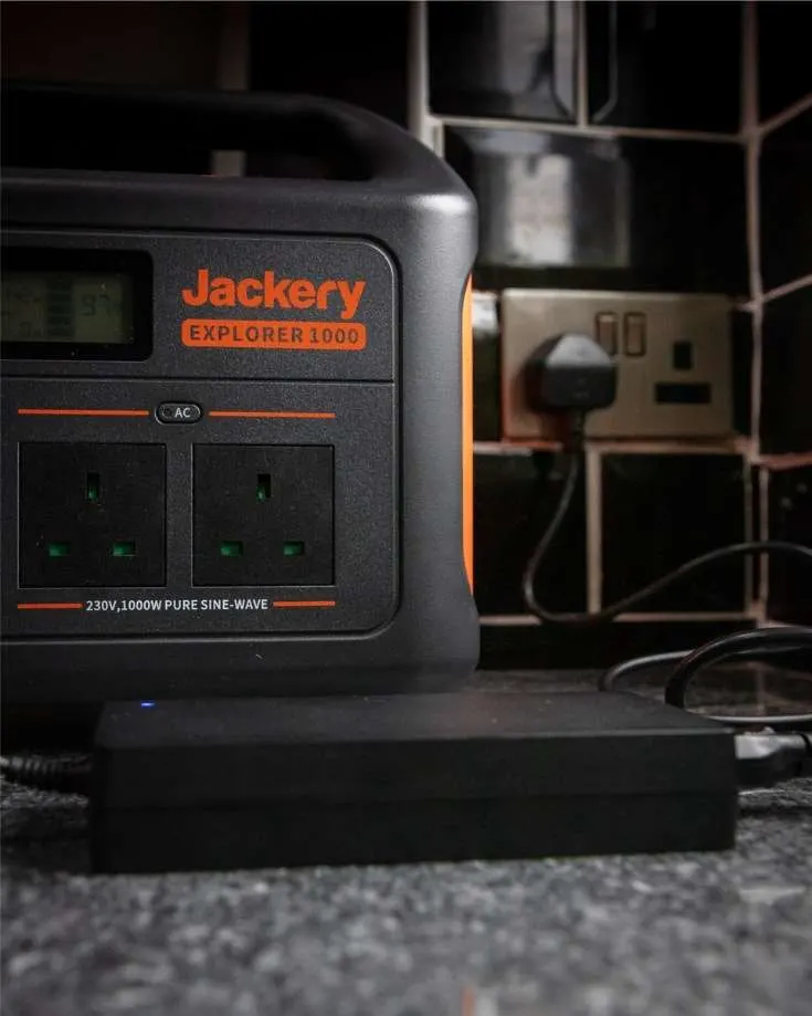 Charging the Jackery Explorer 1000 from a mains supply