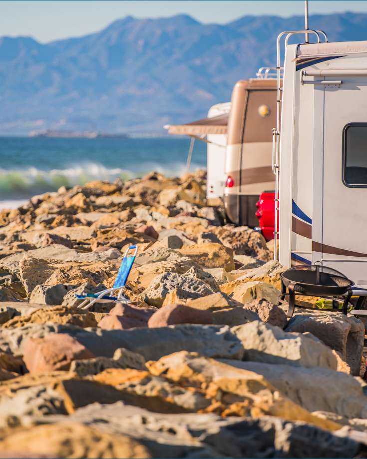 Boondockers lined up at a perfect off grid camp