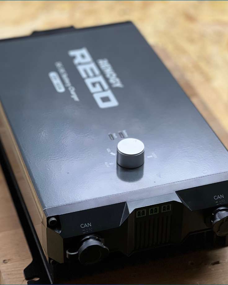 Renogy DC to DC Charger Review Rego 60A battery selector